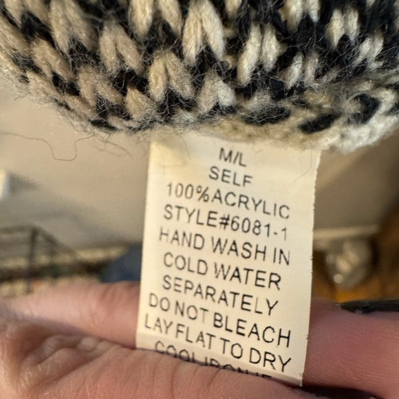 Blue B Oversized Cream Black Animal Print Turtleneck Sweater sz Medium Large - Picture 6 of 12